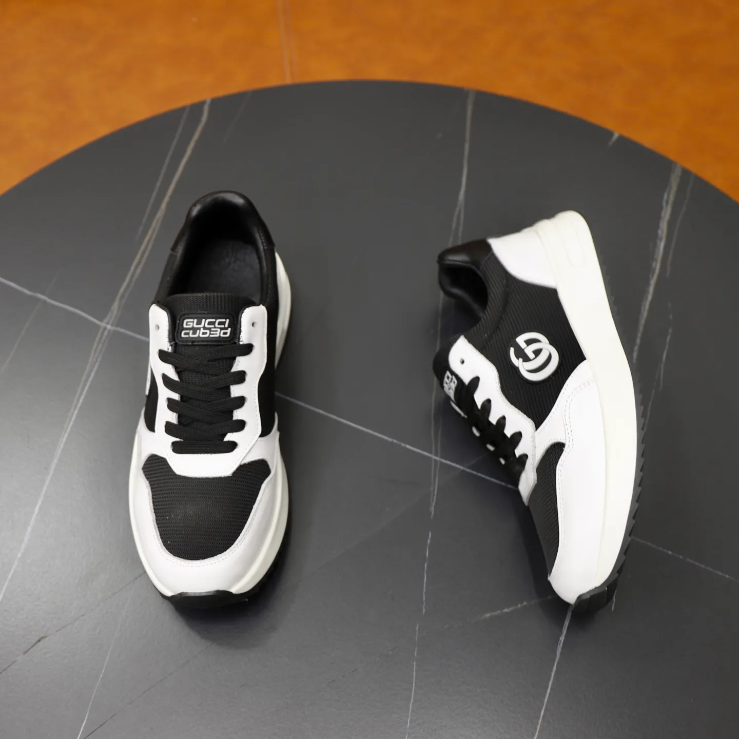 Ex-factory price: 440💰🙅‍♂️🙅‍♂️🙅‍♂️ Brand: GUCCI Standard code: 38-44 (45 customized) Grade: Same as the official website Material: Original material splicing Comfortable and breathable lining Lightweight and wear-resistant sports outsole Style category: Men's fashionable casual shoes Running sneakers Distinguished luxury brand elements Top luxury Color: actual picture color